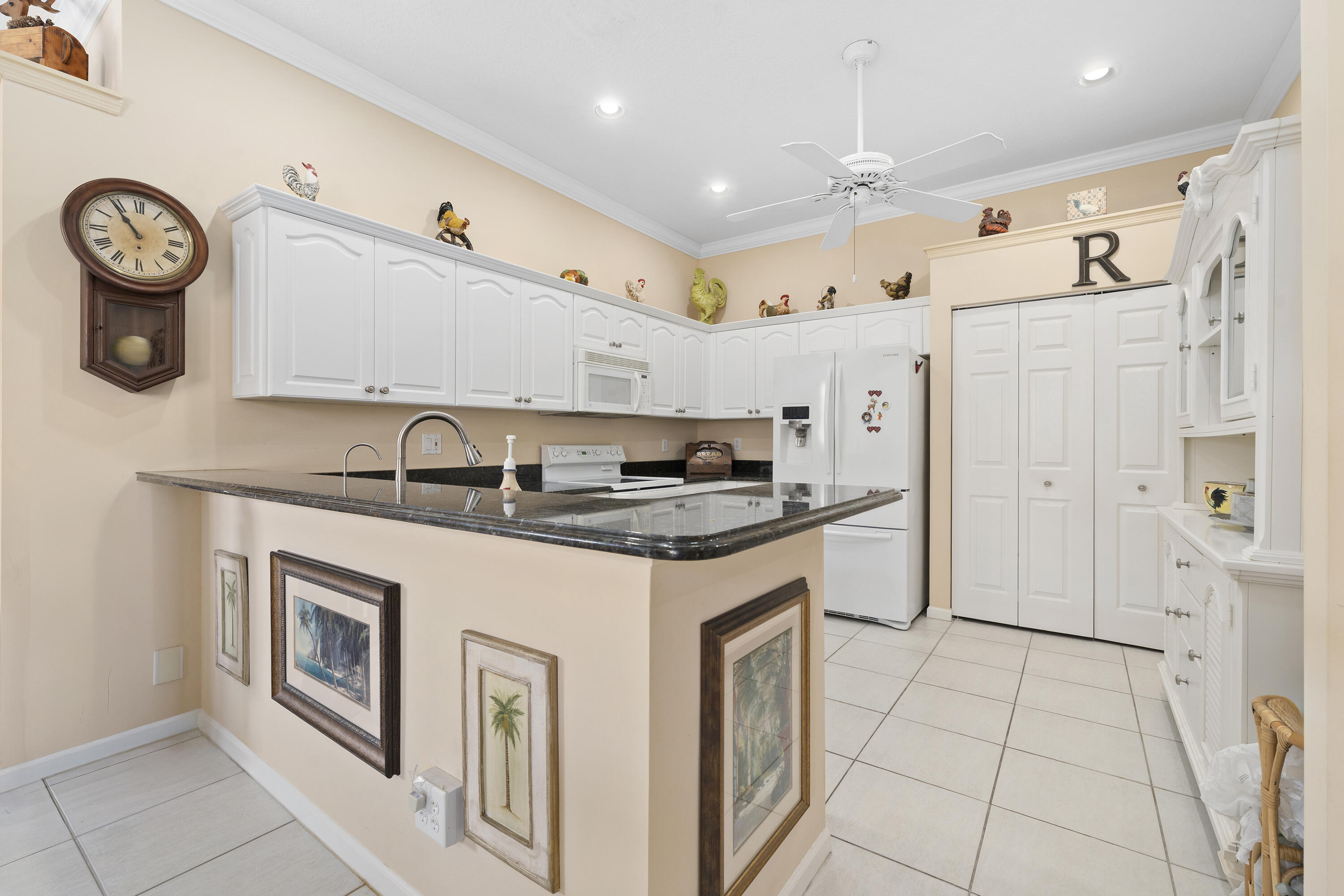 WHISPERING SOUND - Residential