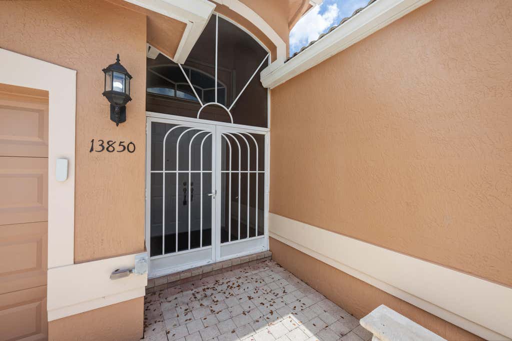 Photo of 13850 VÃ­a Vittoria, Delray Beach, FL 33446 (MLS # B26038498)
