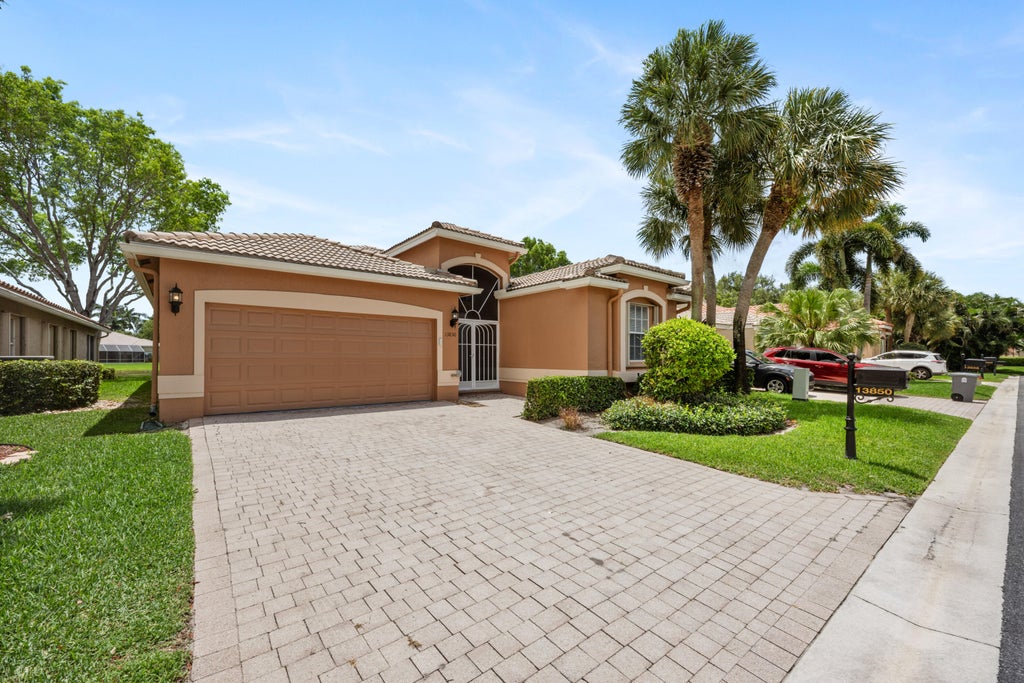 Photo of 13850 VÃ­a Vittoria, Delray Beach, FL 33446 (MLS # B26038498)