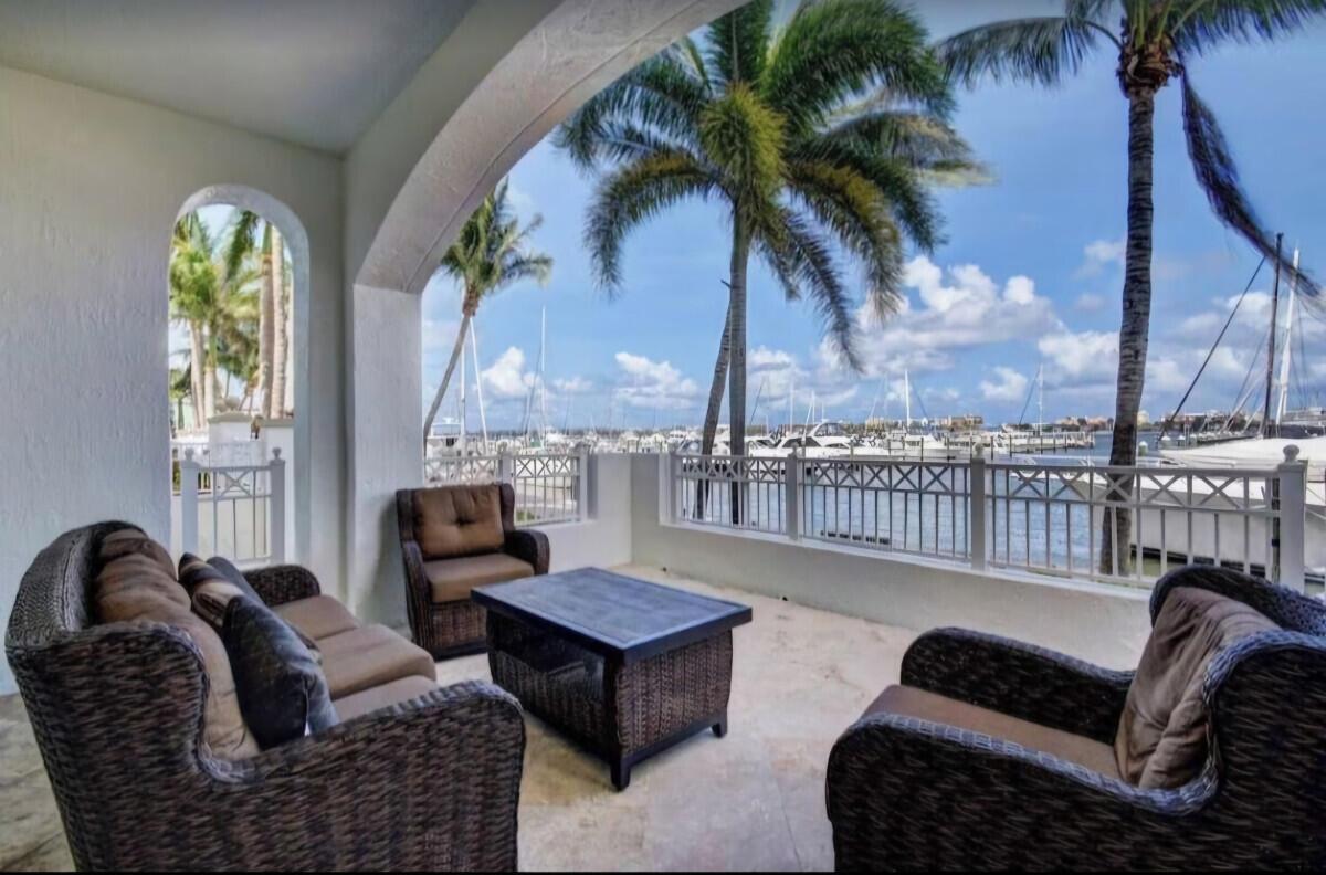MOORINGS AT LANTANA CONDO - Residential