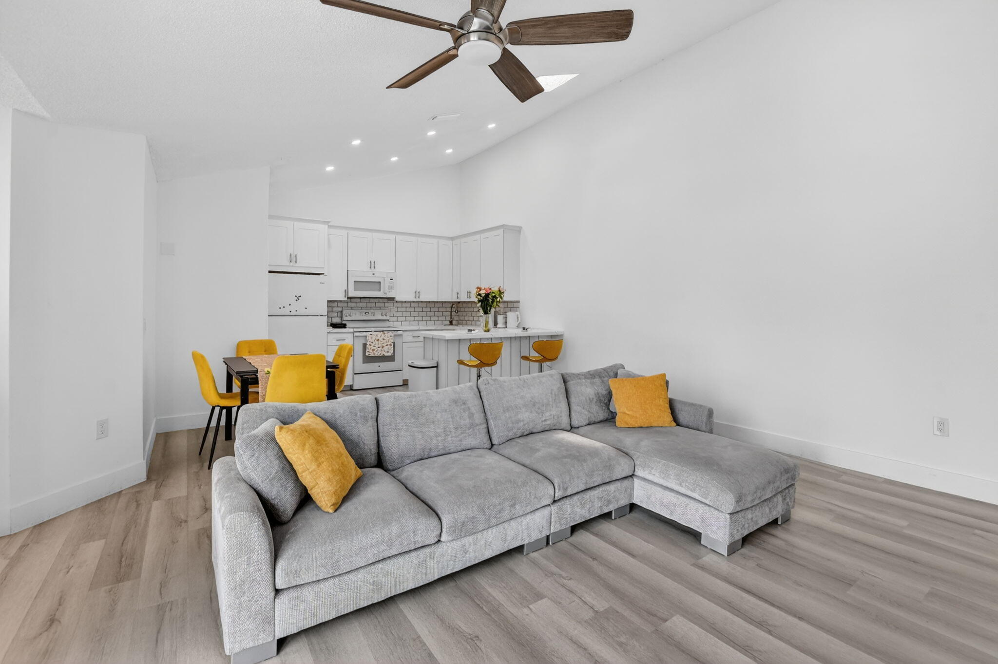 BOCA GARDENS - Residential Lease