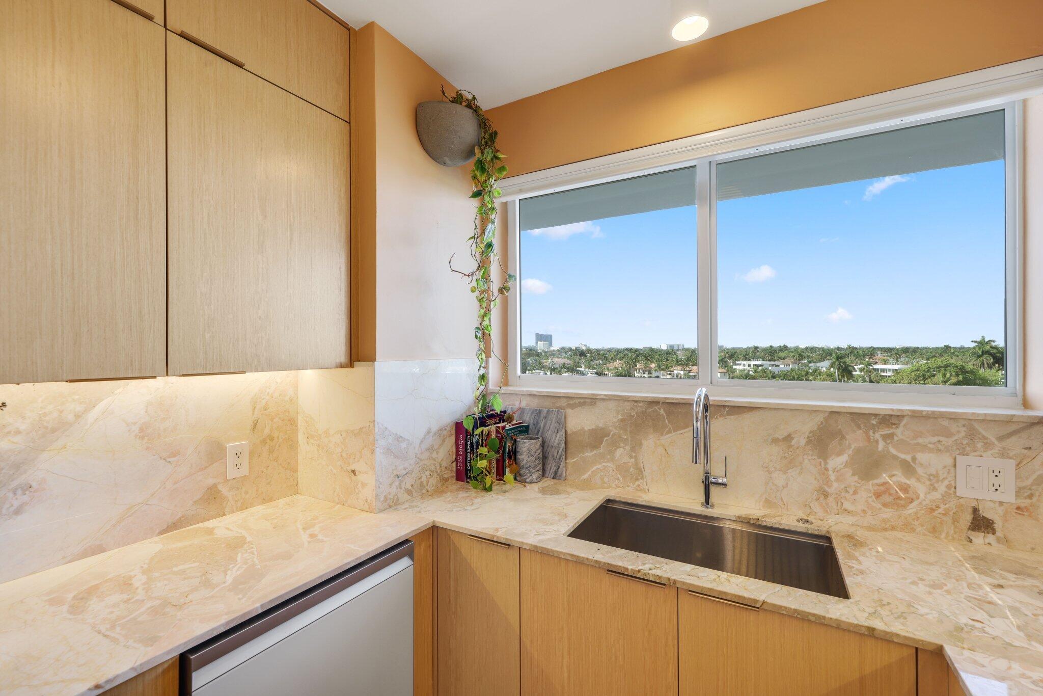 FOUR SEASONS CONDO - Residential