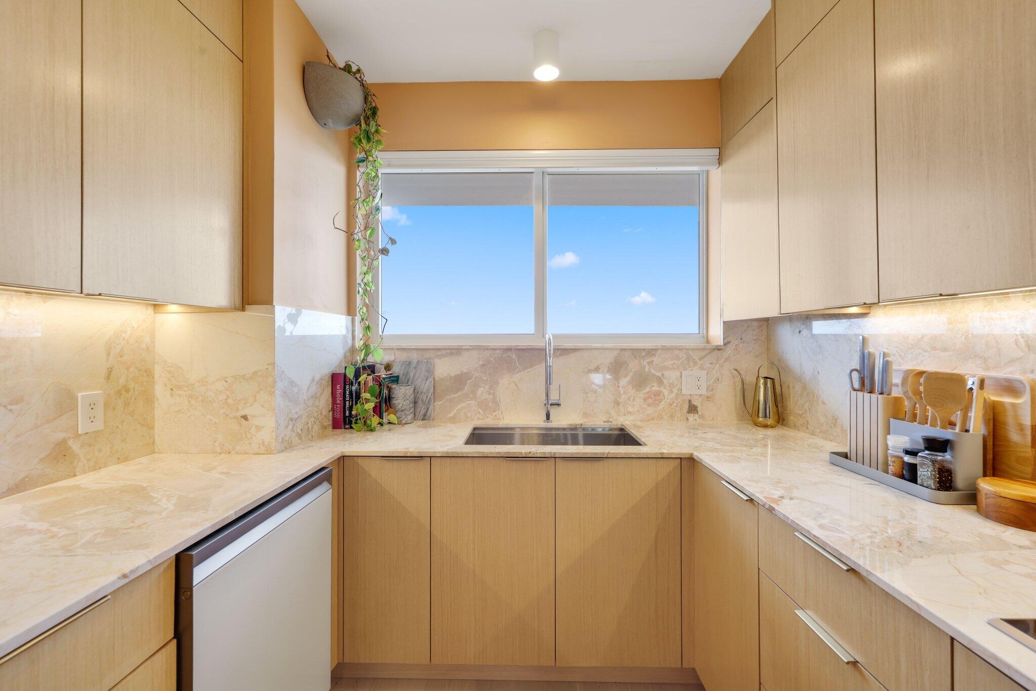 FOUR SEASONS CONDO - Residential