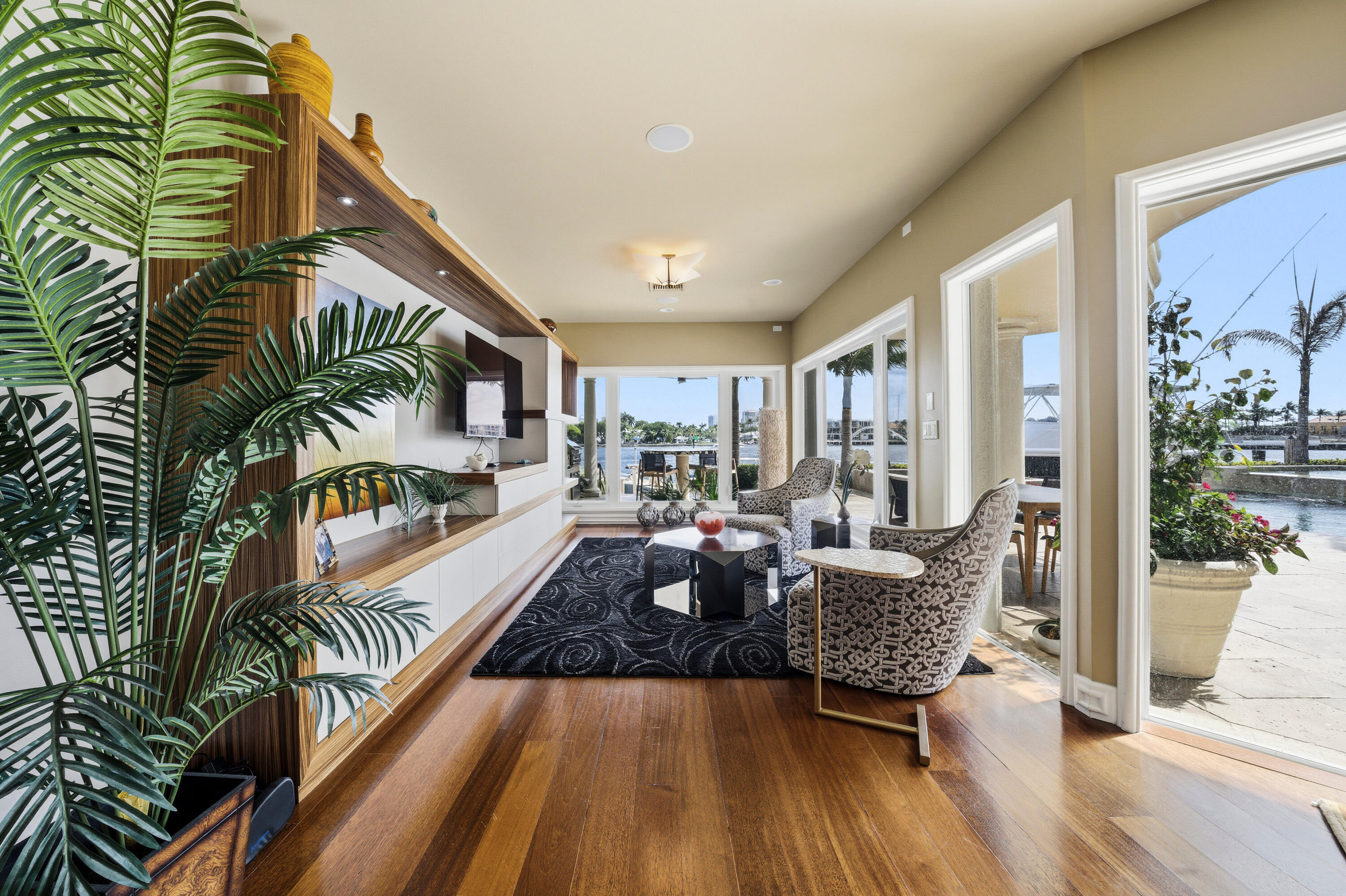 HARBOR BEACH - Residential