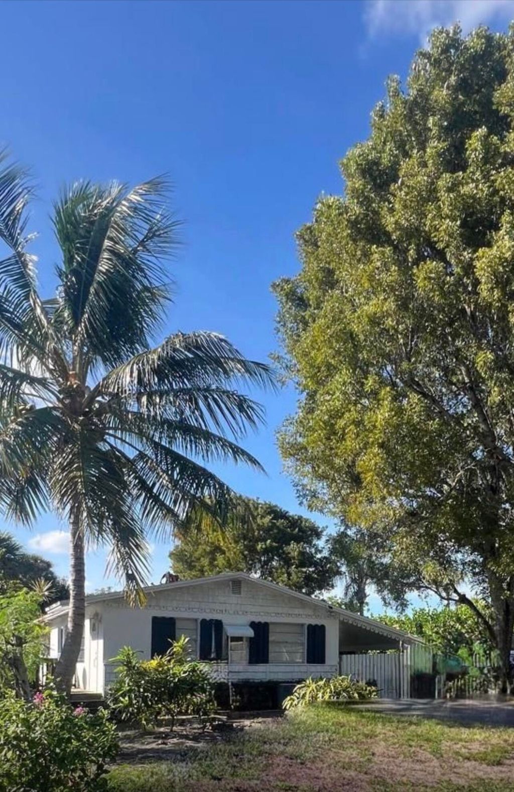 Photo of 700 N Hepburn Avenue N, Jupiter, FL 33458 (MLS # R11147068)