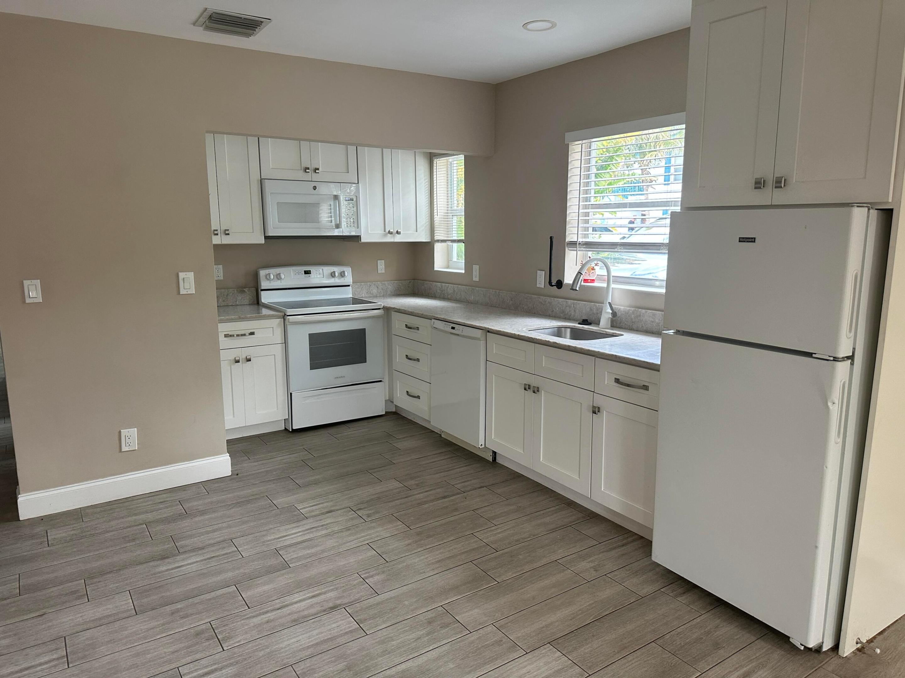 PALM BEACH SHORES - Residential Lease
