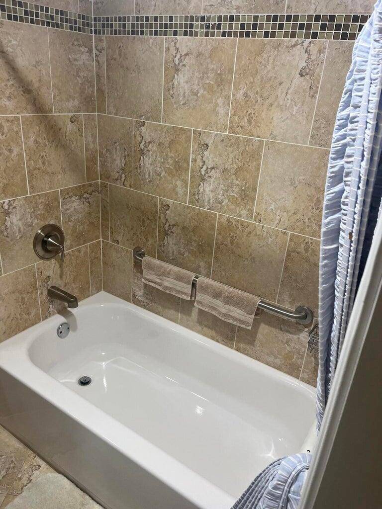 PINES OF DELRAY NORTH CON - Residential Lease