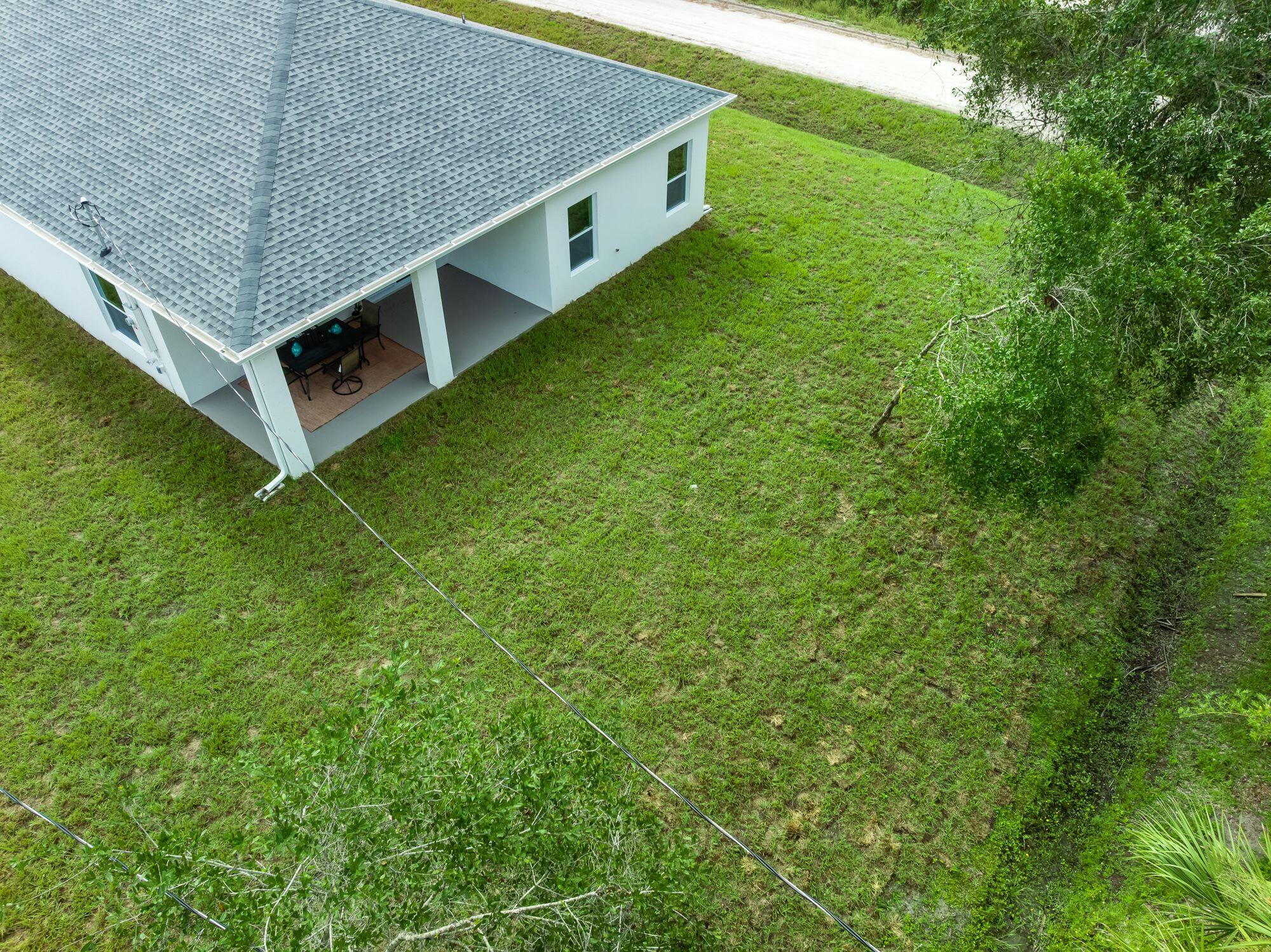 8115 104TH Avenue, Vero Beach, FL, 32967/$372,000 2 8115 104TH Avenue
