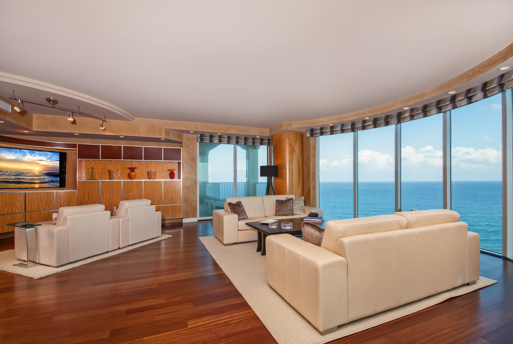 TOSCANA SOUTH TOWERS - Residential