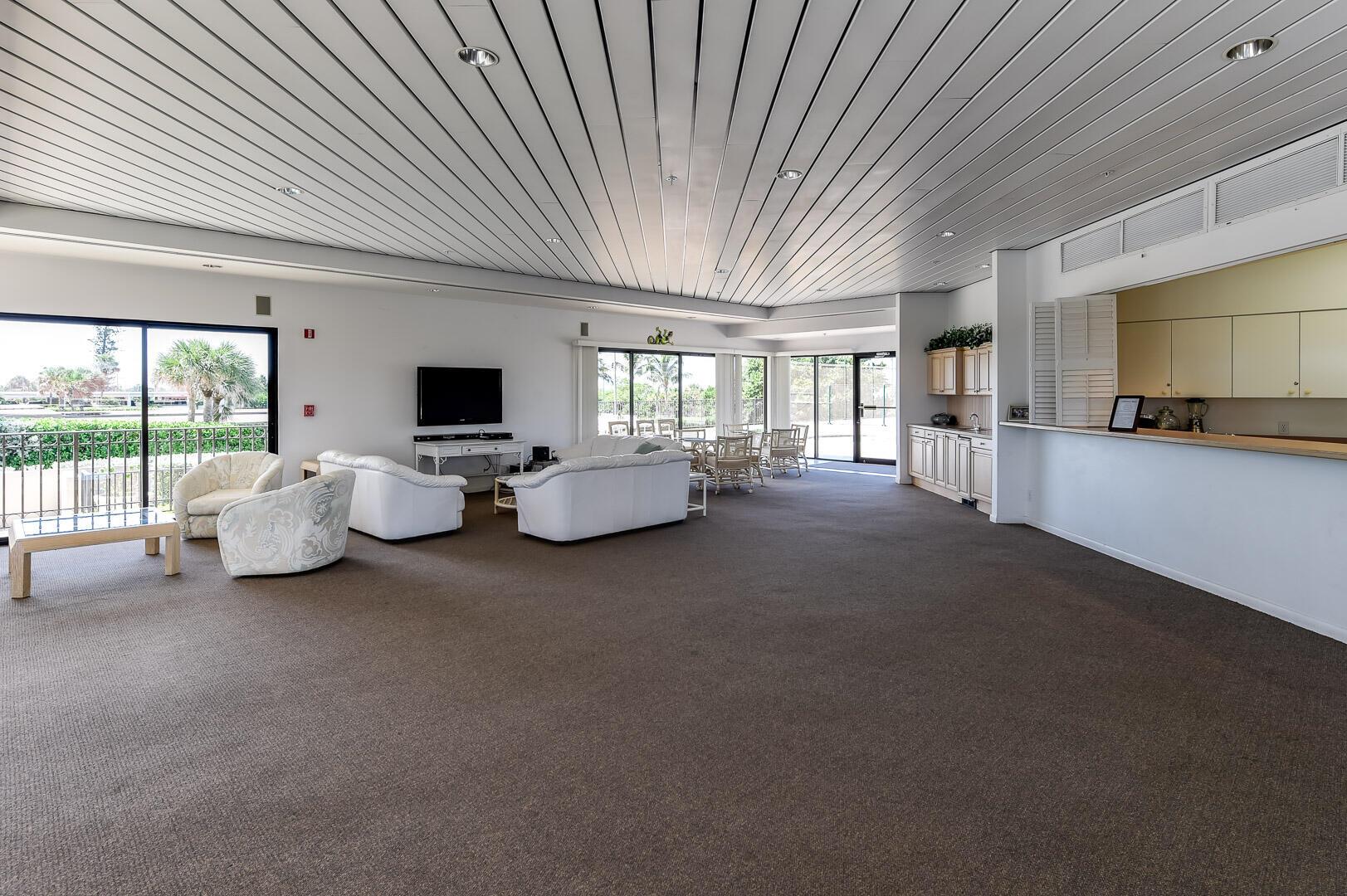 SEAGRAPE COND - Residential