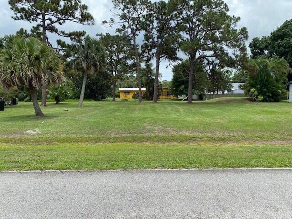 Photo of 7007 Fort Walton Avenue, Fort Pierce, FL 34951 (MLS # R10727294)