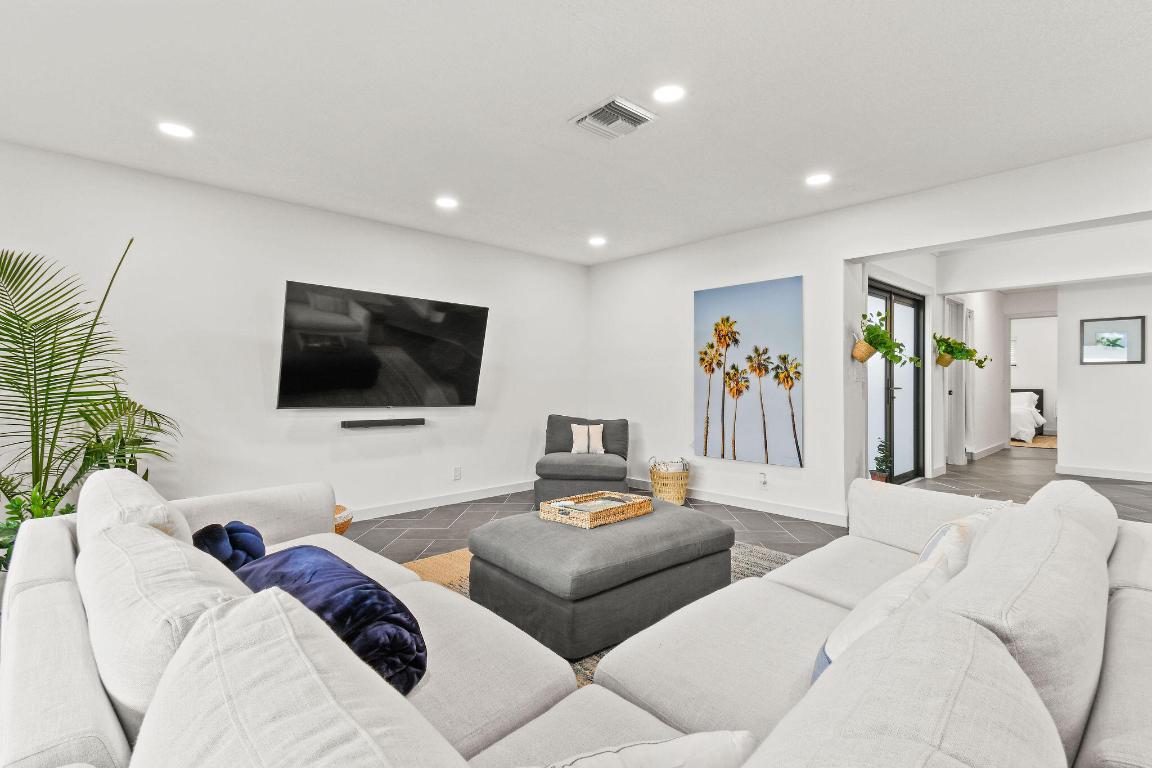 YACHTMANS COVE - Residential Lease