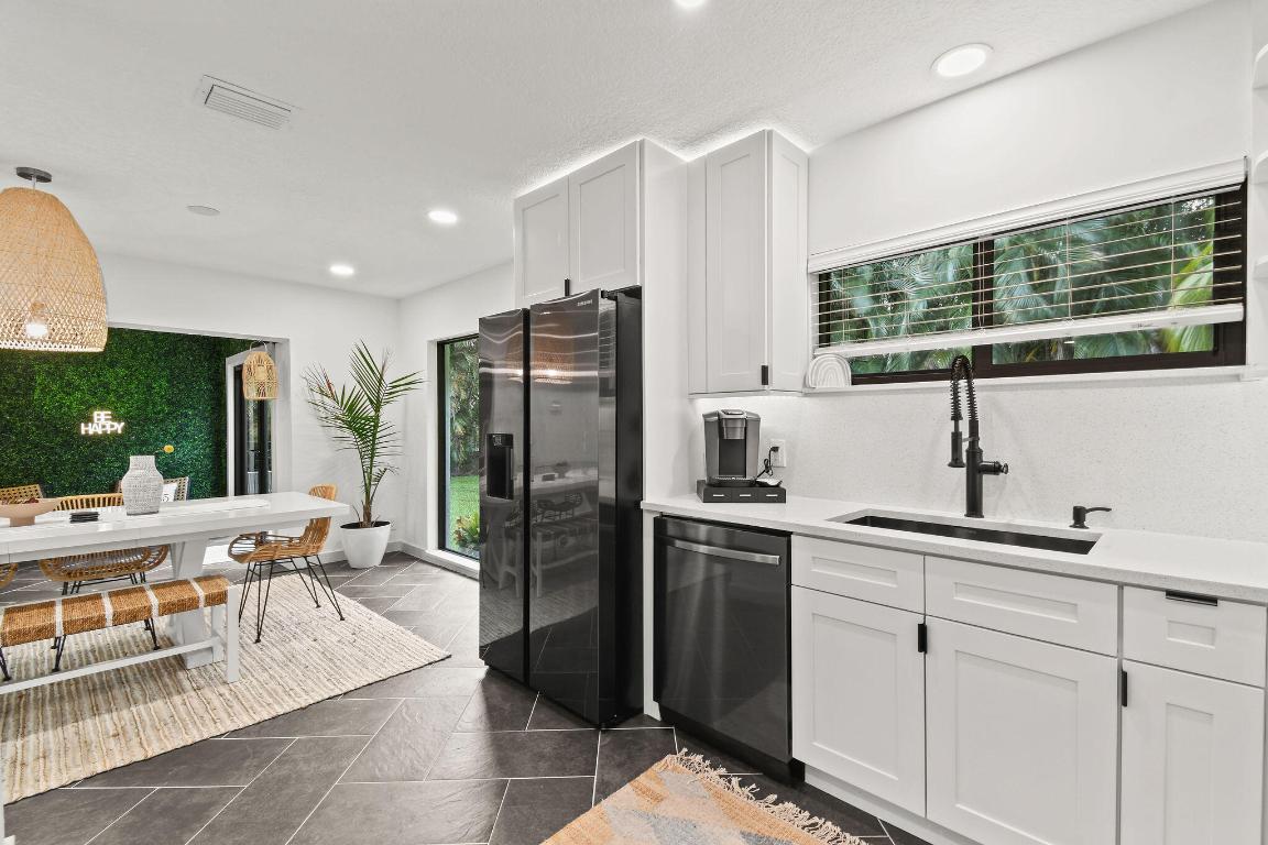 YACHTMANS COVE - Residential Lease