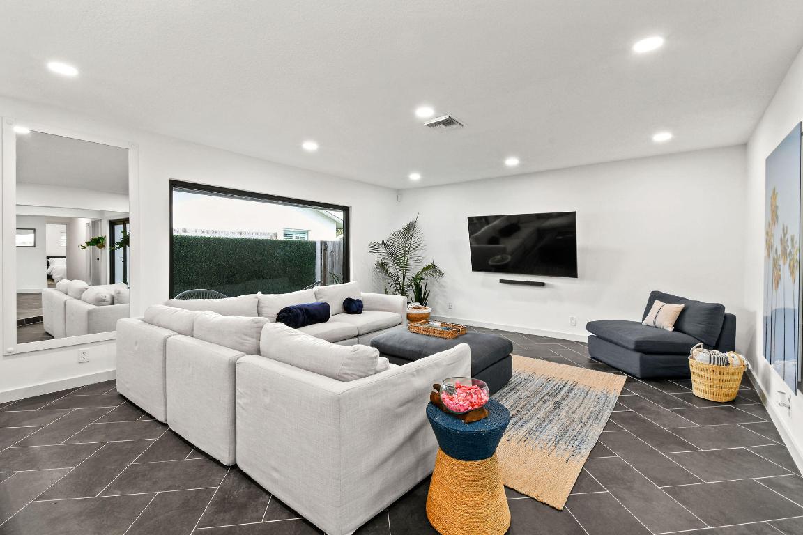 YACHTMANS COVE - Residential Lease