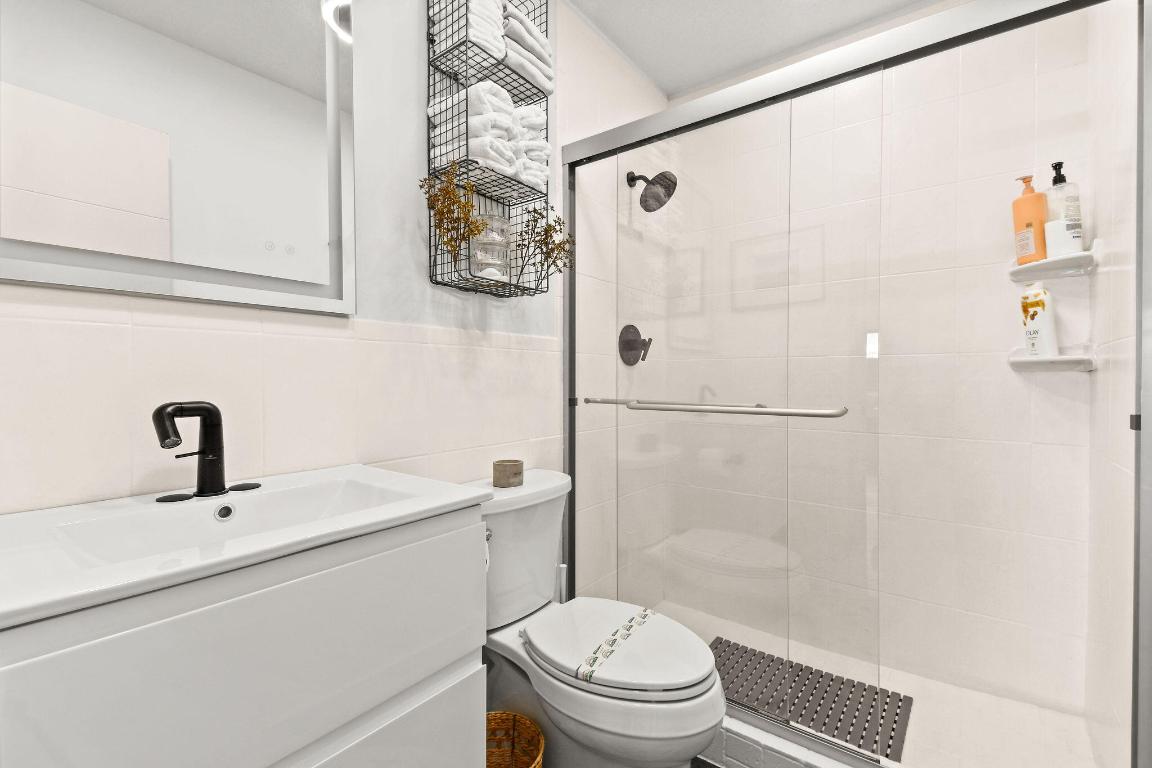 YACHTMANS COVE - Residential Lease