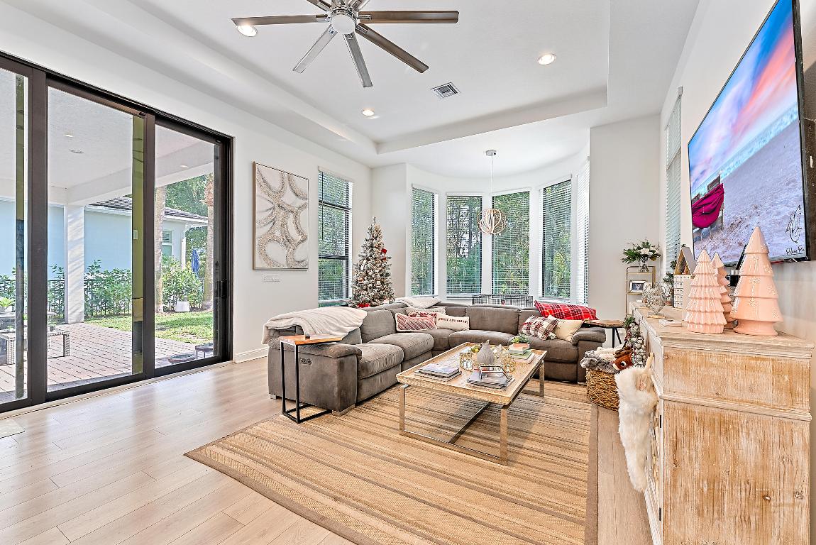 ALTON NEIGHBORHOOD - Residential Lease