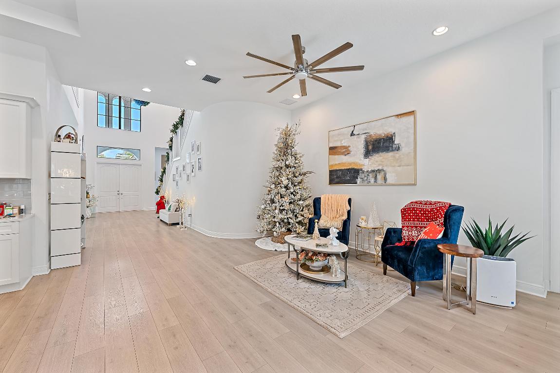 ALTON NEIGHBORHOOD - Residential Lease