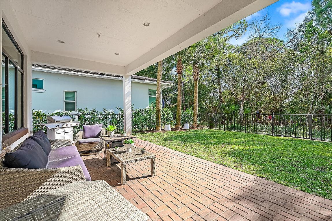 ALTON NEIGHBORHOOD - Residential Lease