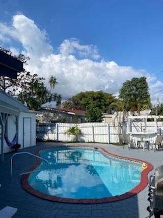 Cresthaven 5 40-4 B - Residential