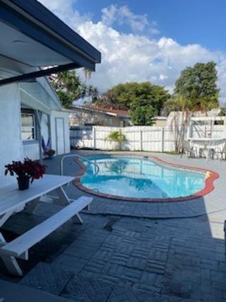 Cresthaven 5 40-4 B - Residential