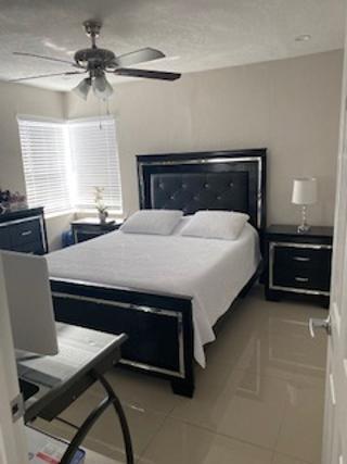 Cresthaven 5 40-4 B - Residential