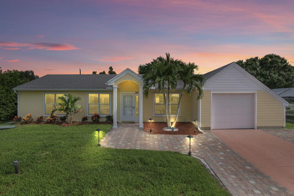 Photo of 567 SE Chapman Avenue, Port St Lucie, FL 34984 (MLS # R10912649)