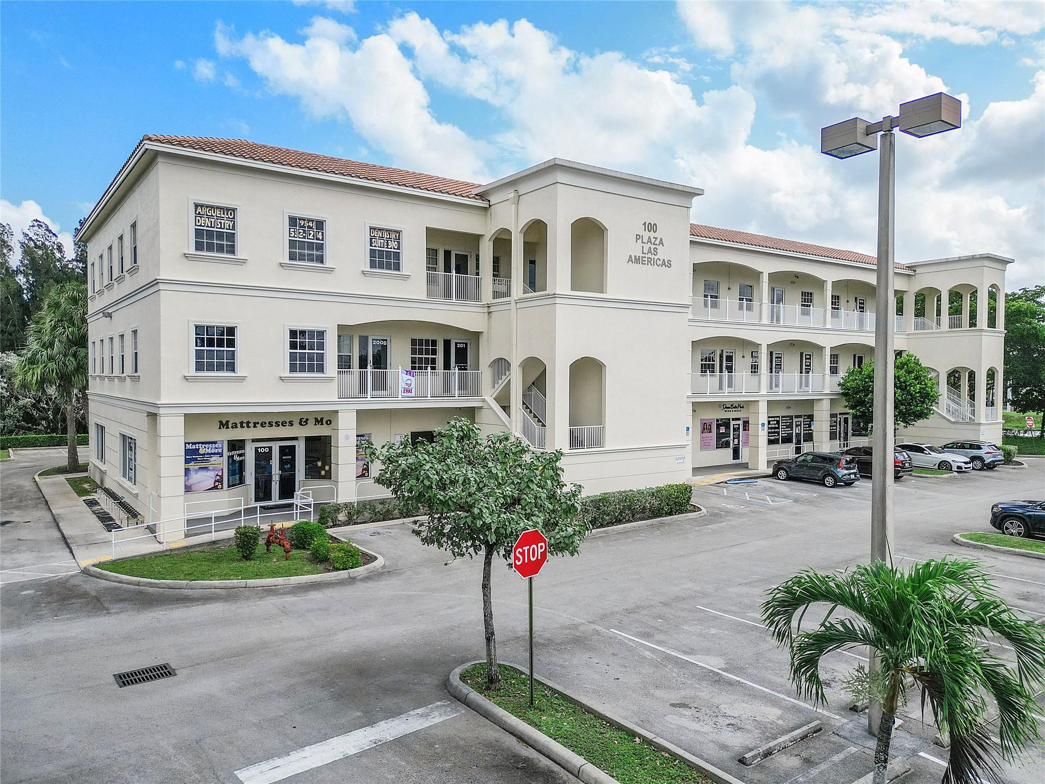 BEAUTIFUL office/retail space in the heart of Margate boasting 2 private offices and multiple built in cubicles for open workspace. All walls are partitions and can be moved for removed on business needs. Elevator Access. A/C BRAND NEW 2024.