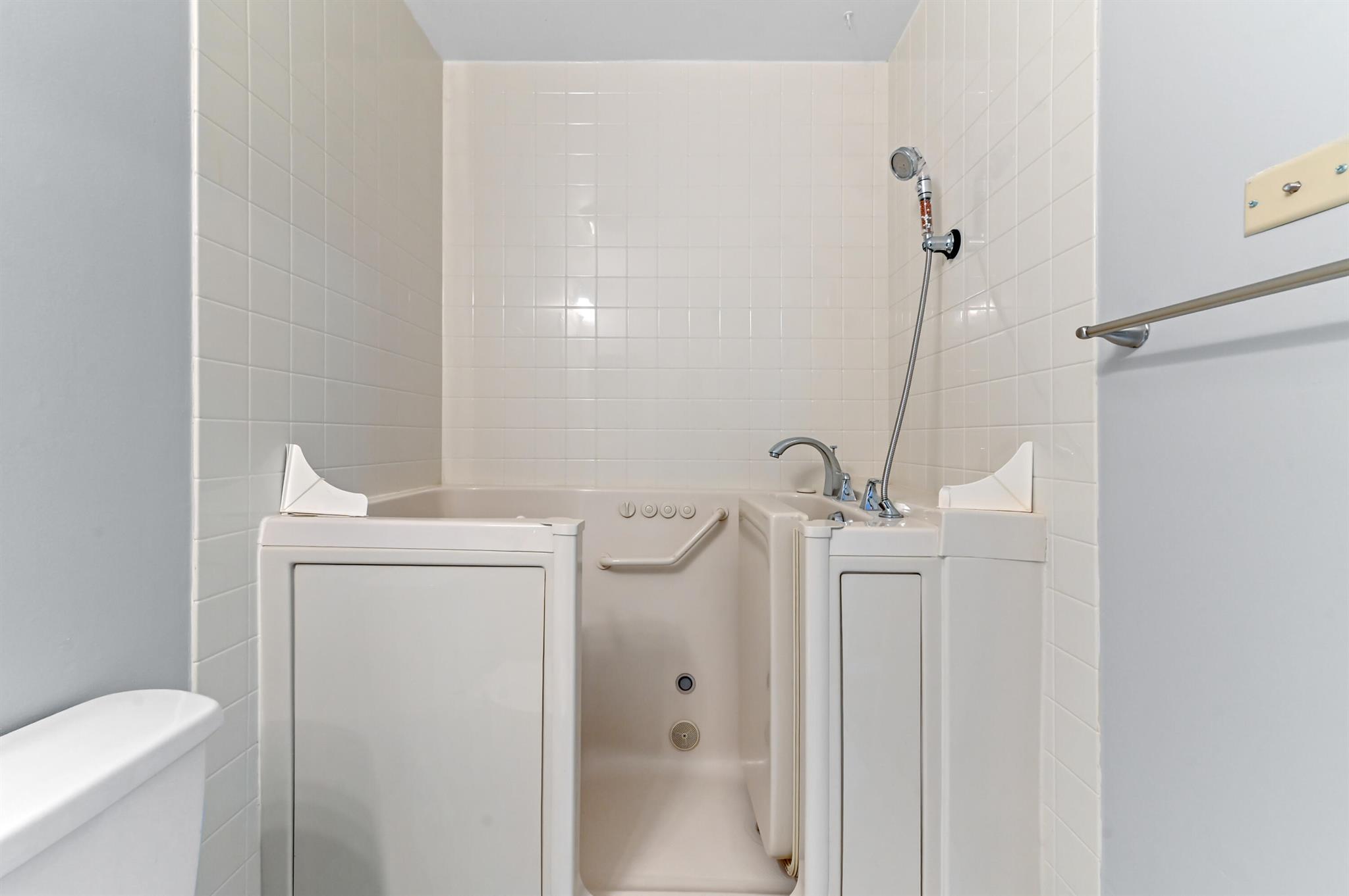 ANDROS ISLE - Residential