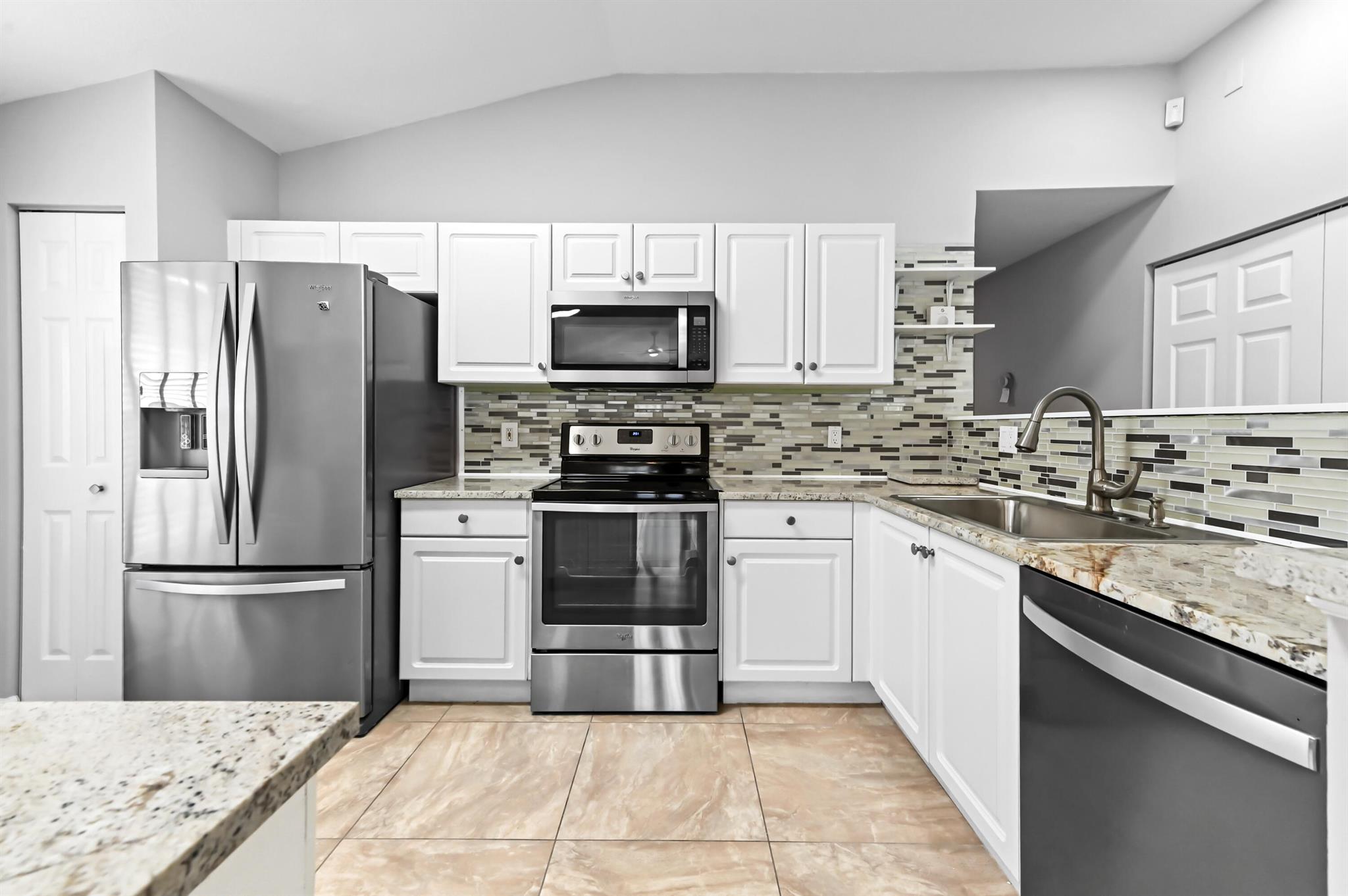 ANDROS ISLE - Residential