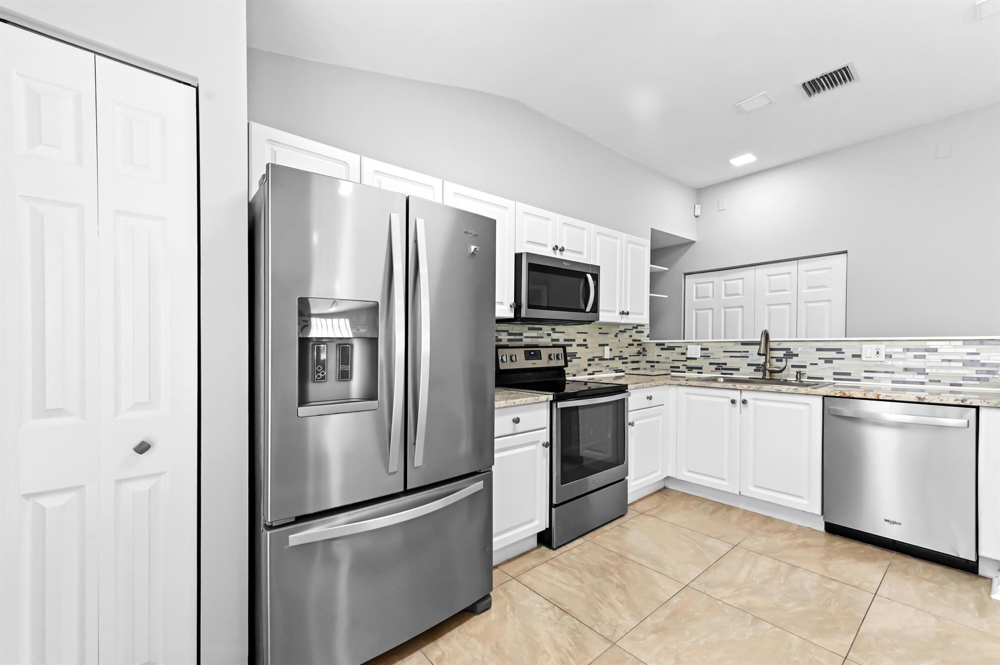 ANDROS ISLE - Residential