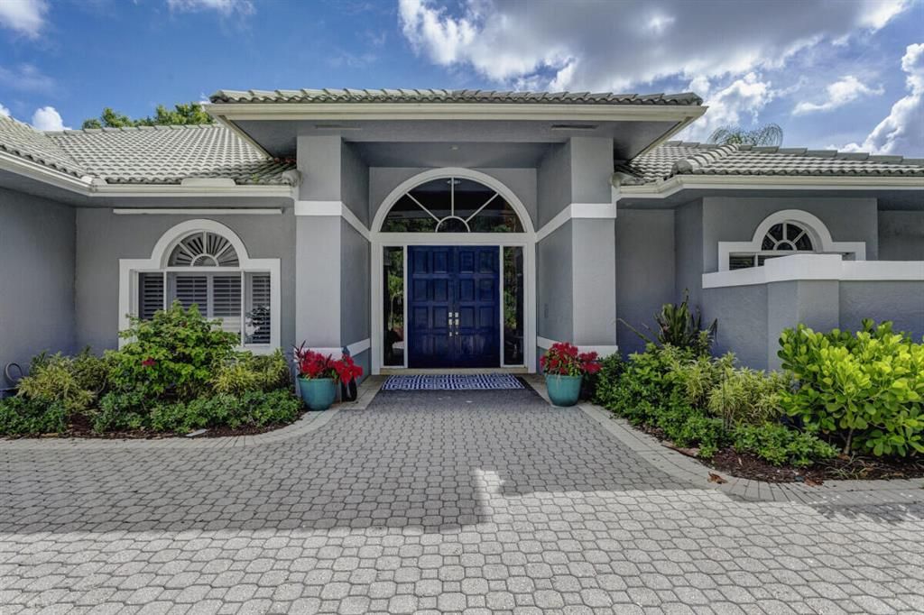 Photo of 139 Brookhaven Court, Palm Beach Gardens, FL 33418 (MLS # R10819749)