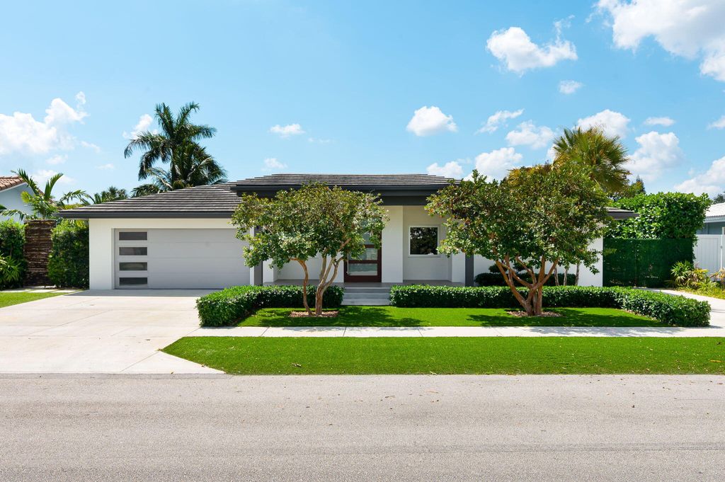 Photo of 1398 SW 14th Street, Boca Raton, FL 33486 (MLS # B26009140)