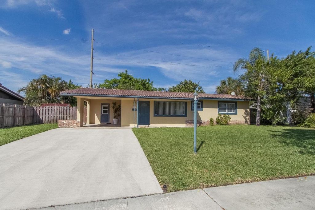 Photo of 927 W Royal Palm Road, Boca Raton, FL 33486 (MLS # R11097709)