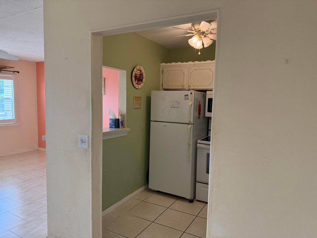 Photo of 332 DOVER B, West Palm Beach, FL 33417 (MLS # B26085574)