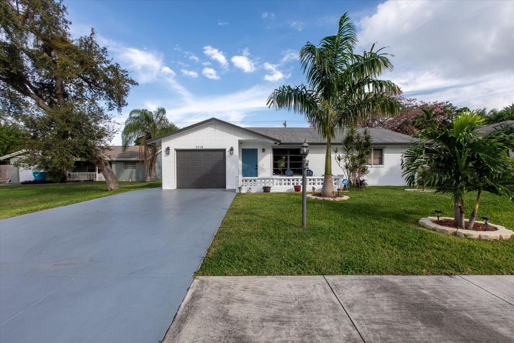 Photo of 1016 NW 8th Street, Boynton Beach, FL 33426 (MLS # R11035508)