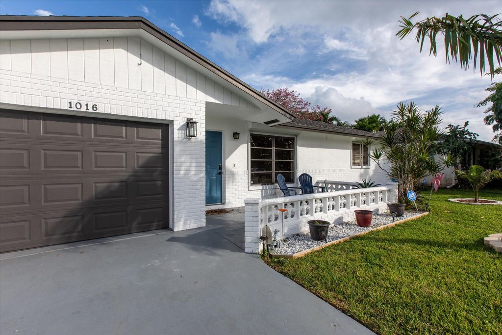 Photo of 1016 NW 8th Street, Boynton Beach, FL 33426 (MLS # R11035508)