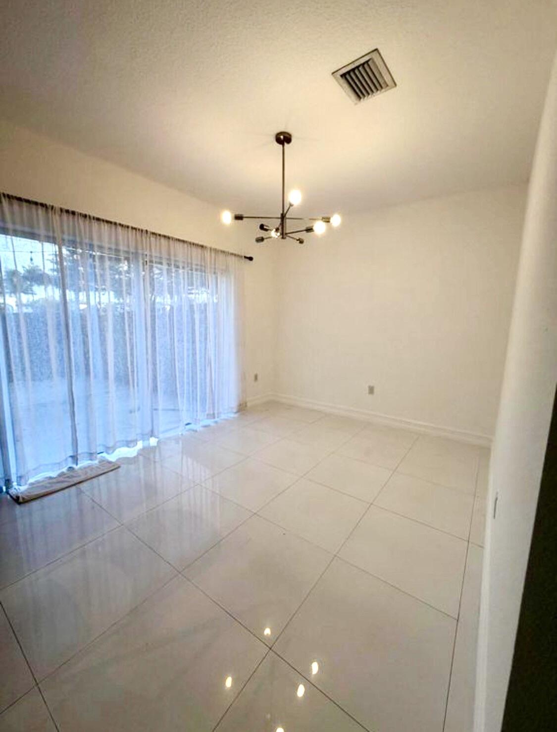 FLORIDIAN ISLES - Residential Lease