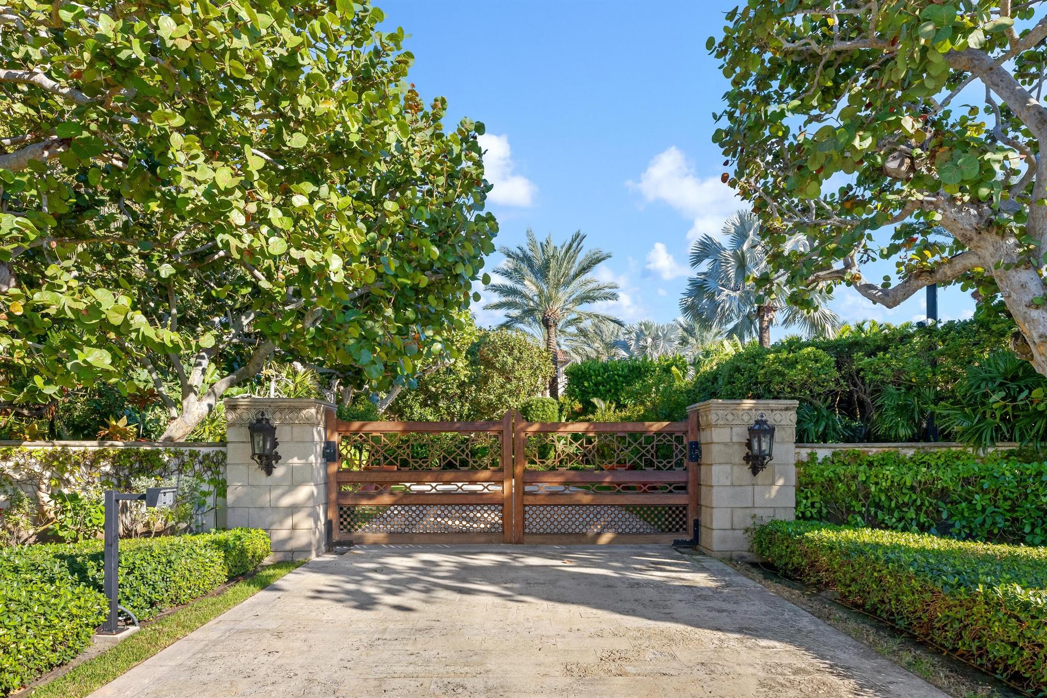 820 S Ocean Boulevard