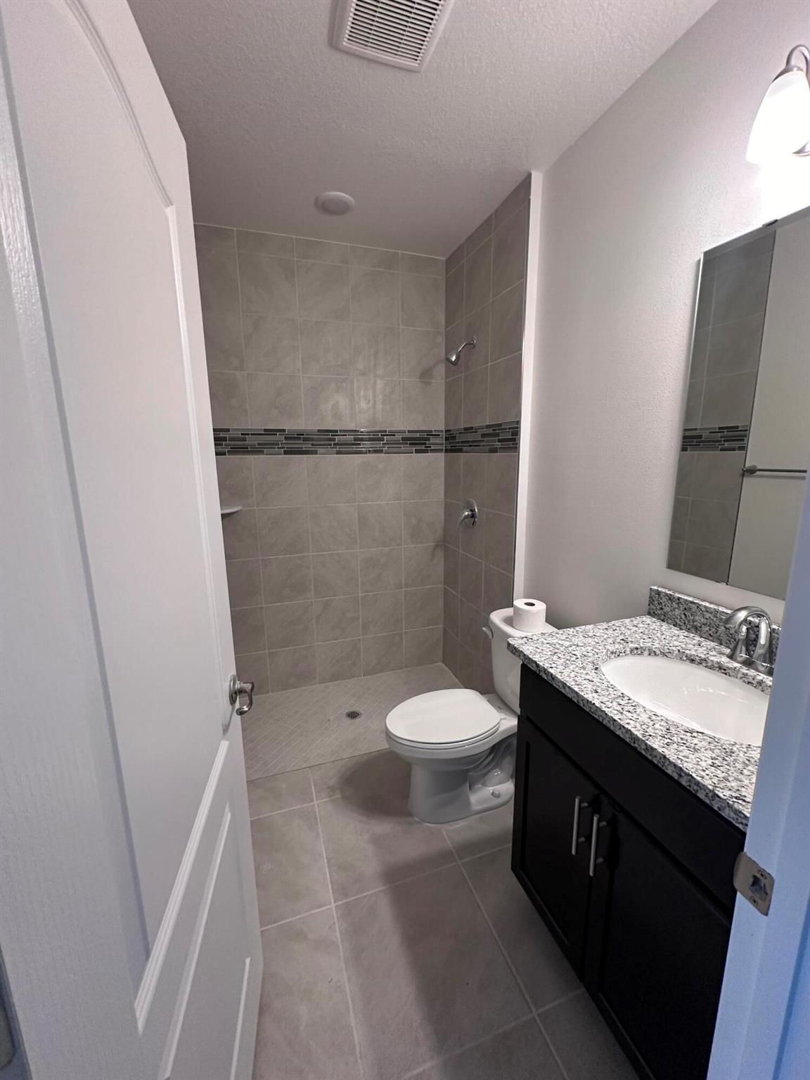 Beautiful studio apartment in Port St Lucie. The apartment has a large Bedroom, full Bathroom with Shower, and walking in Closet, it comes with stainless steel fridge, hot plate and microwave, separate side entrance. Water and electricity included. No HOA. Located close to highways, Sams Club, Home Depot, and restaurants. Come make this place your own. This is a private bedroom inside a house with private entrance.