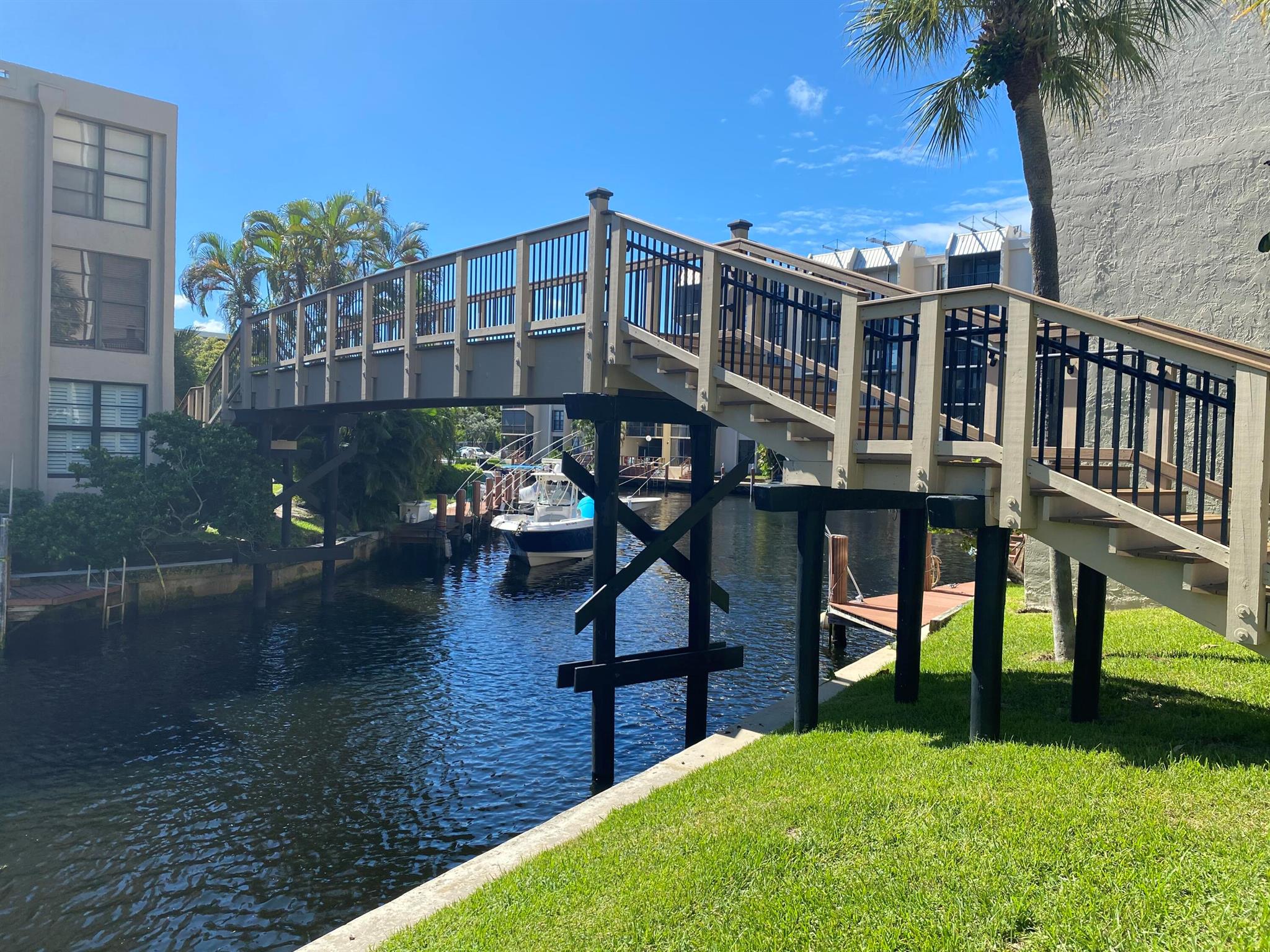 WATER WATER WATER. 2 BDRM/2FULL BATH JUST RENOVATED UNIT IN BOCA BAYOU. NEW KITCHEN!! NEW STAINLESS STEEL APPLIANCES, QUARTZ COUNTERTOPS, RENOVATED BATHROOM, WASHER AND DRYER IN UNIT, FRESHLY PAINTED. screened in balcony overlooking the salt water canal/marina Boca Bayou is a gated community with 5 pools, gym, tennis, clubhouse and more. Minutes from MIZNER PARK and DEERFIELD BEACH. Waterfront Park right next door with trails, beach volleyball, kayaking, pickle ball and more. Option to rent dock space is available.