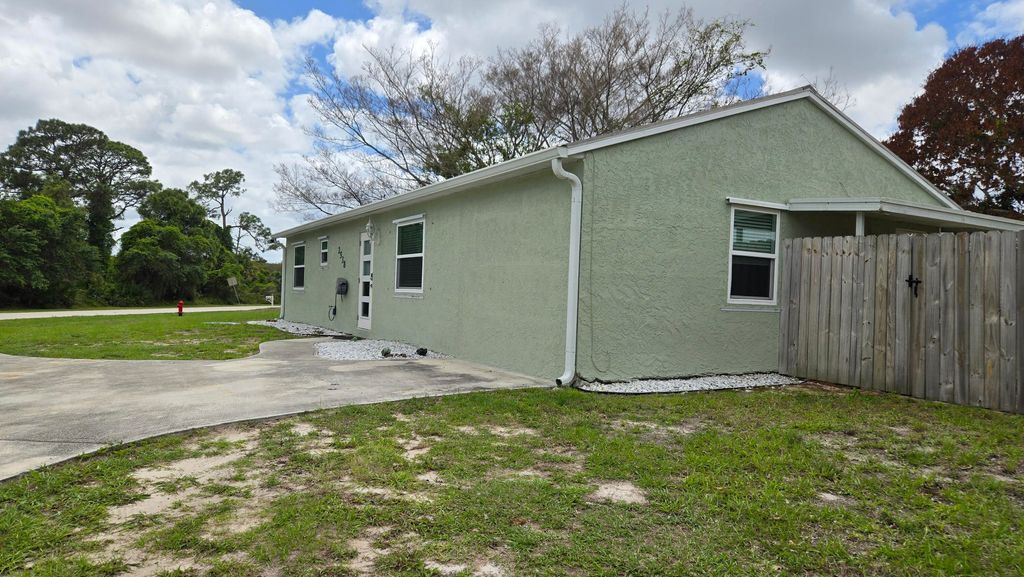 Photo of 2538 SE Allen Street, Port Saint Lucie, FL 34984 (MLS # B26013643)