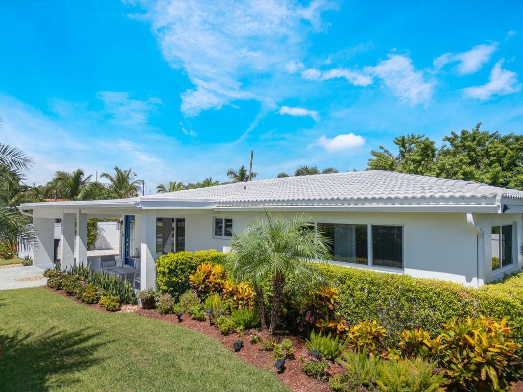 Photo of 301 NE 23rd Street, Boca Raton, FL 33431 (MLS # F10526240)