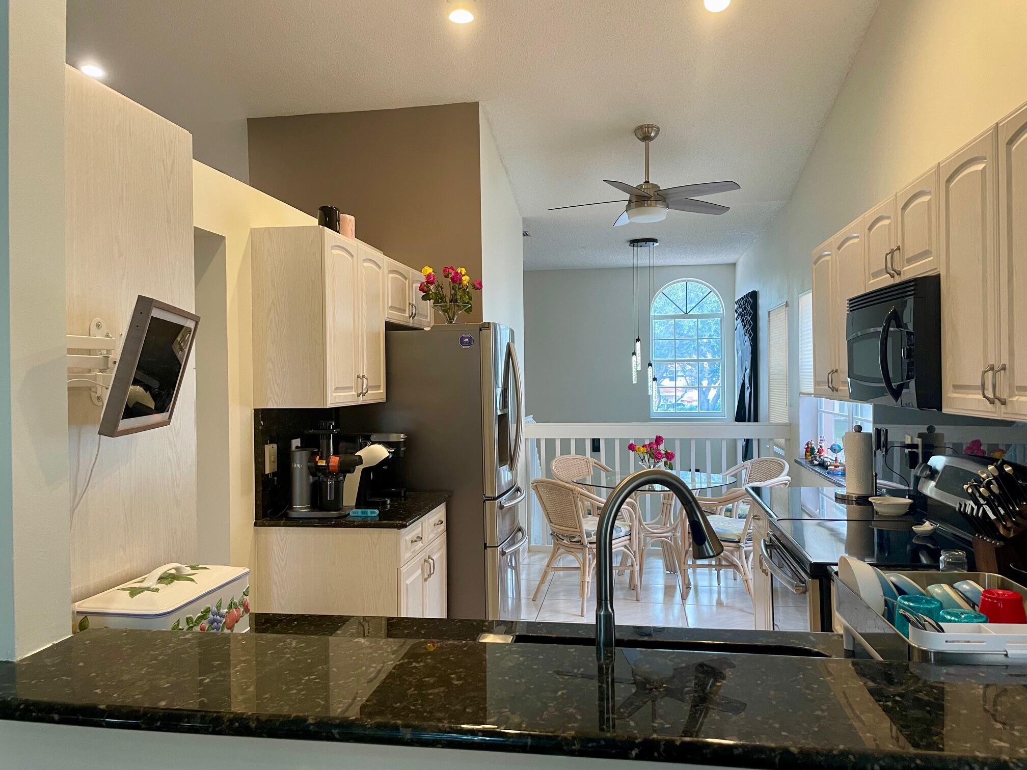 PALM ISLES I, II AND III - Residential Lease