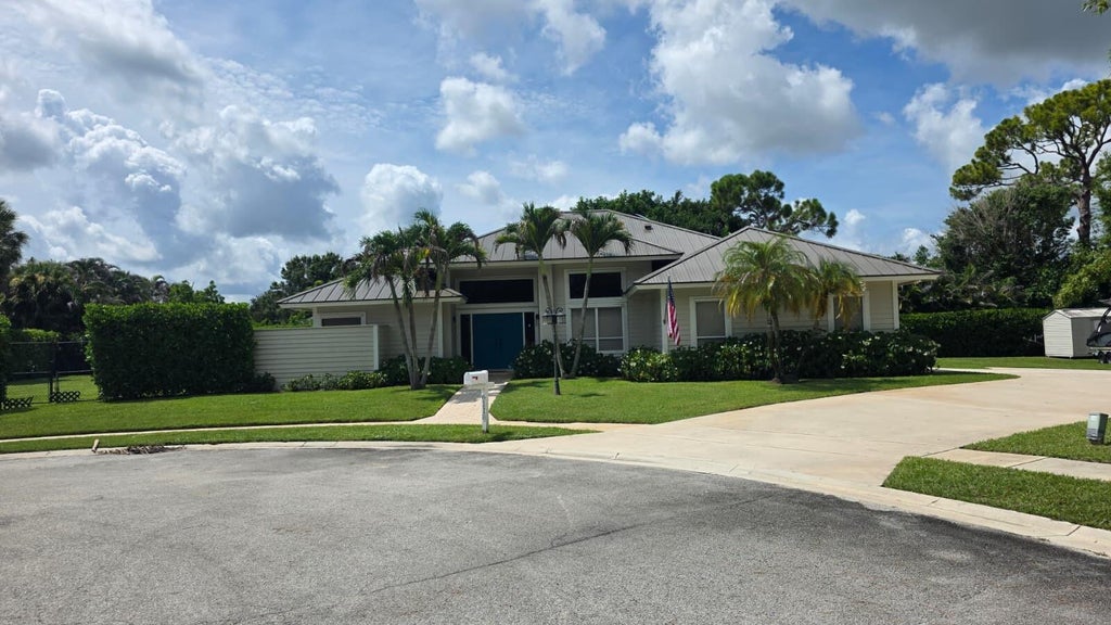 Photo of 6118 CREEKSIDE Trail, Jupiter, FL 33458 (MLS # B26058889)