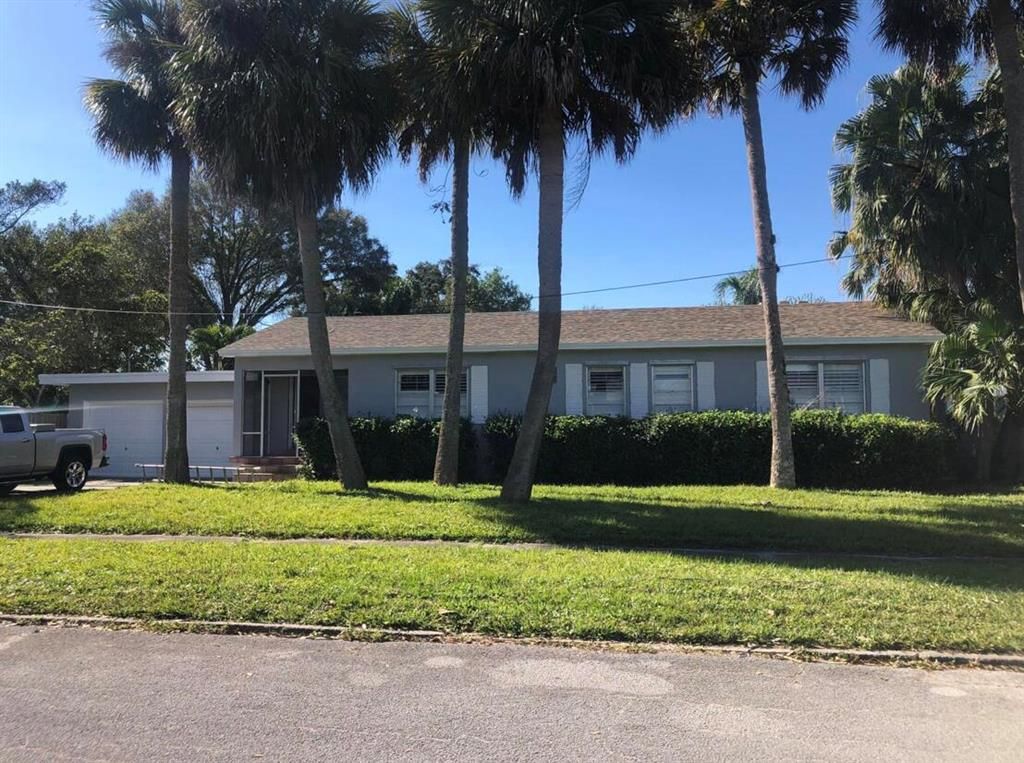 Photo of 1102 S 8th Street, Fort Pierce, FL 34950 (MLS # R10884907)