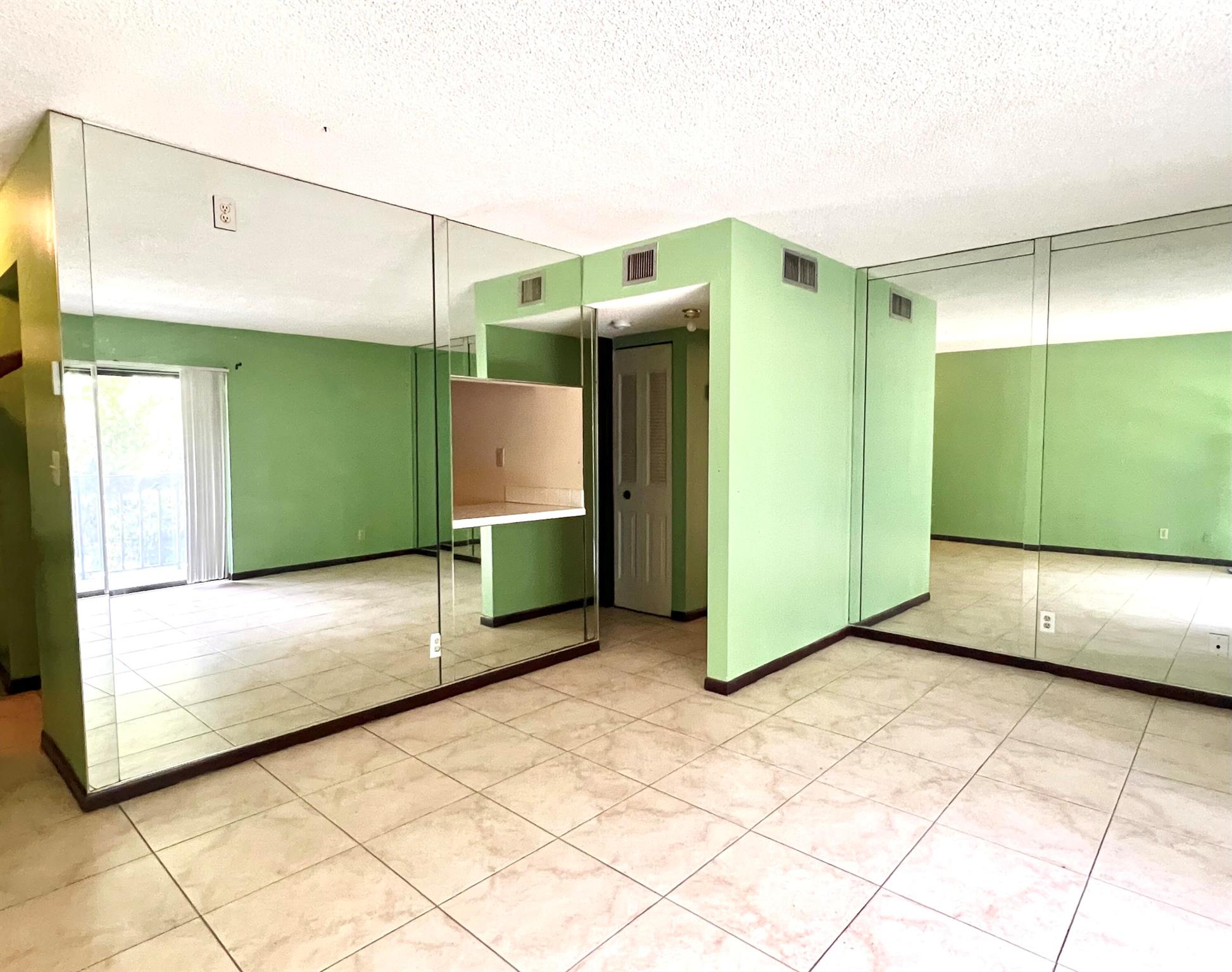 View photos, virtual tours, details... 2000 N Congress Avenue 206