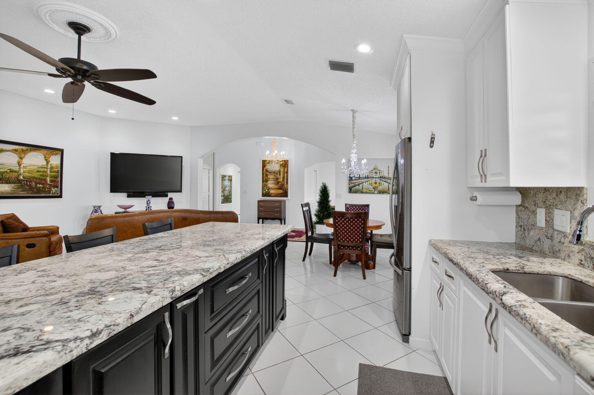 HAMPTON LAKES - Residential