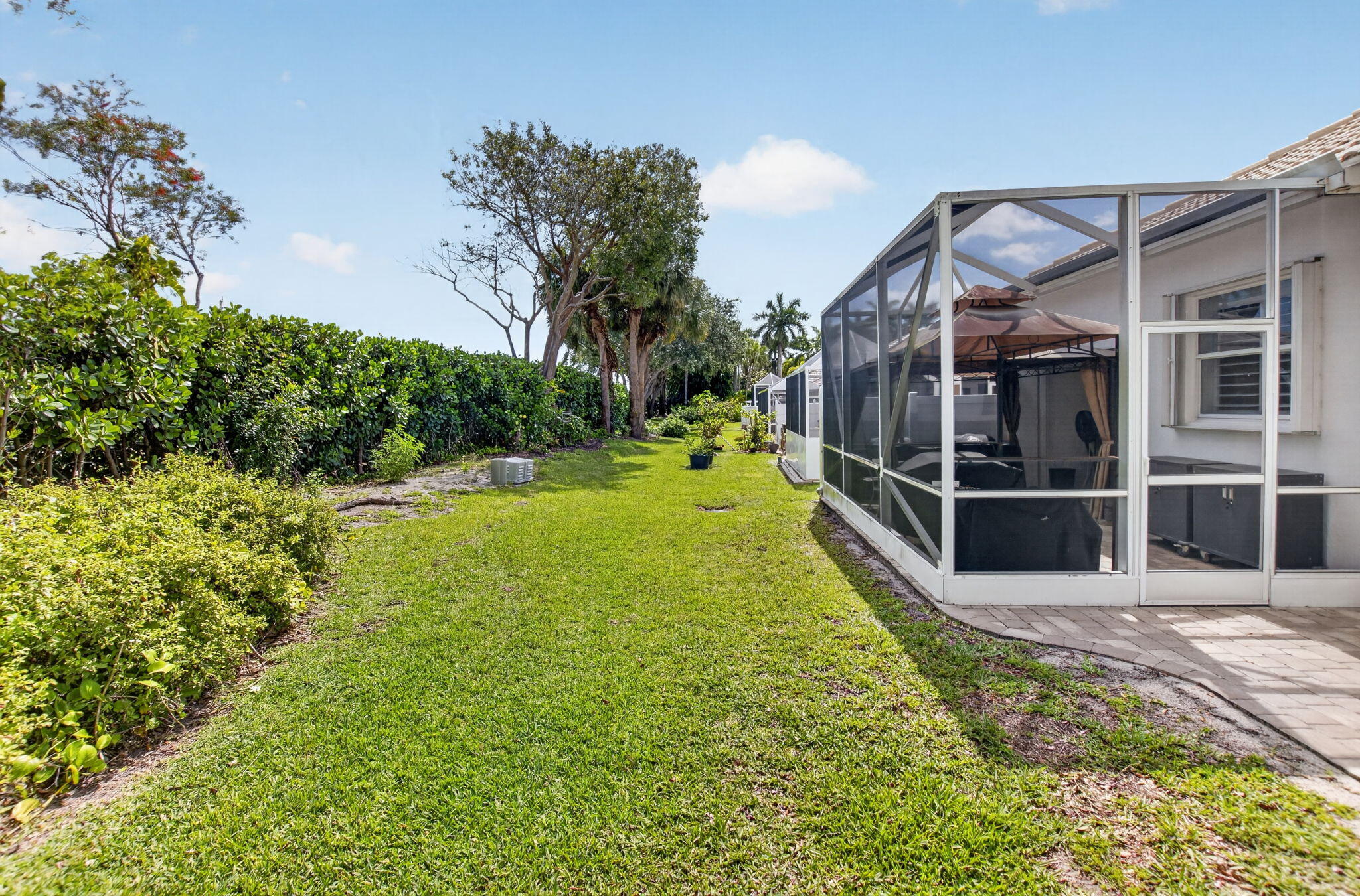 HAMPTON LAKES - Residential