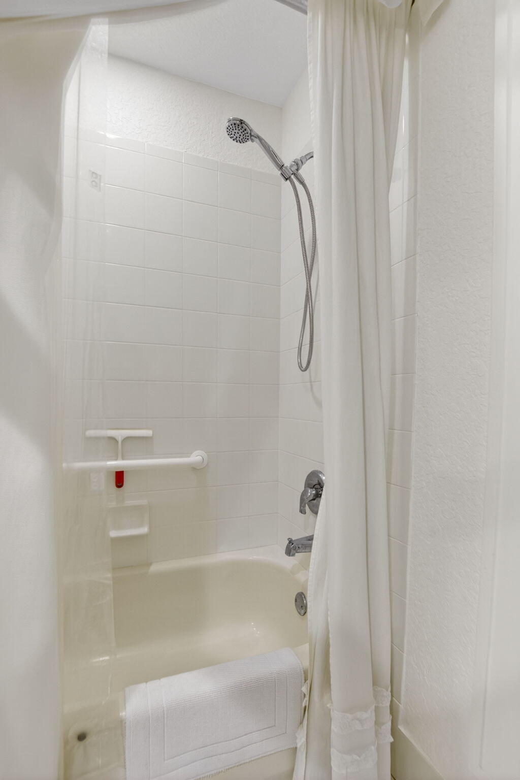 HAMPTON LAKES - Residential