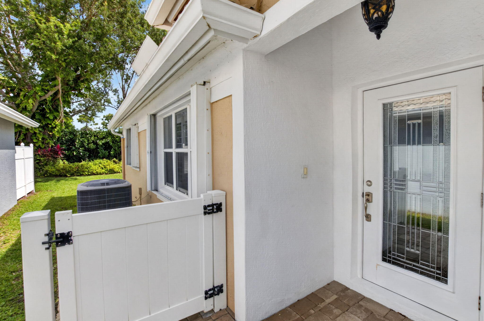 HAMPTON LAKES - Residential